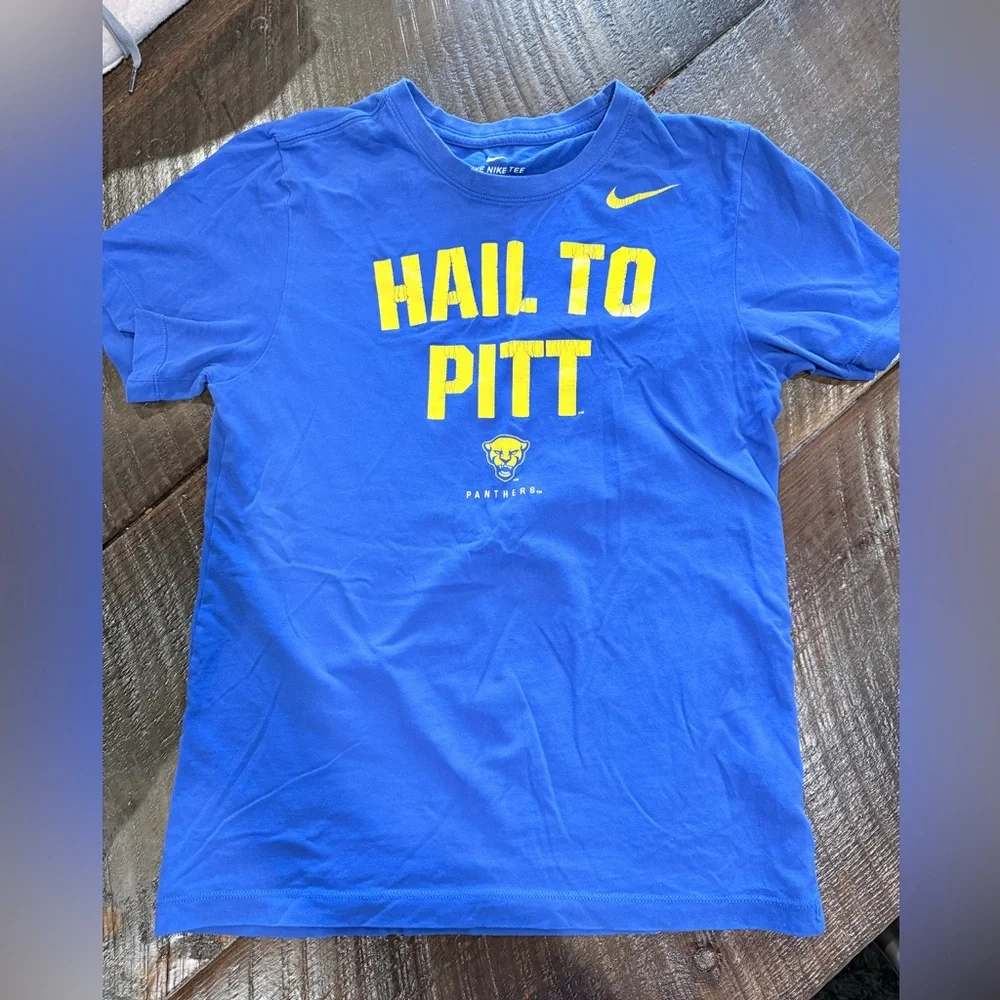 Nike Men's Blue Tee with Yellow Print
